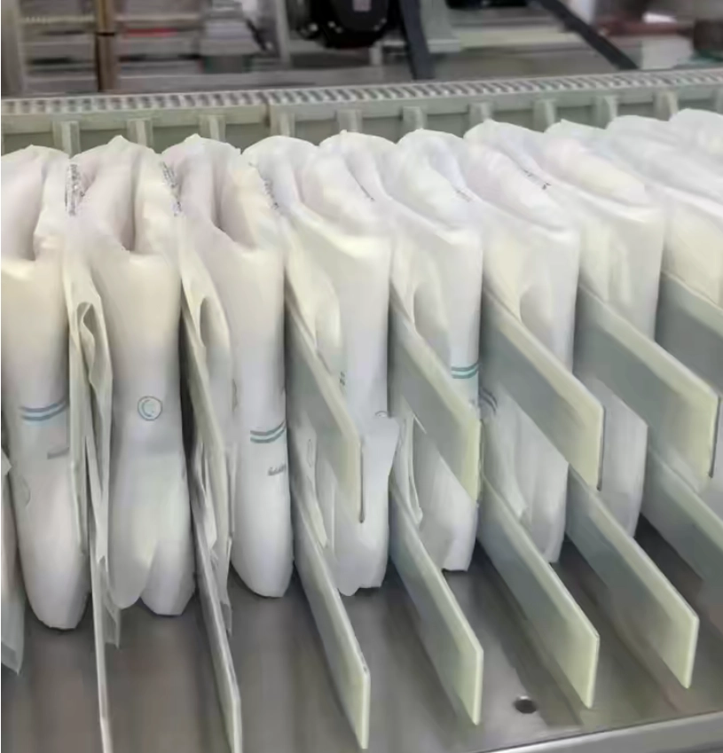 Full automatic CE certificate adult diaper machine supplier