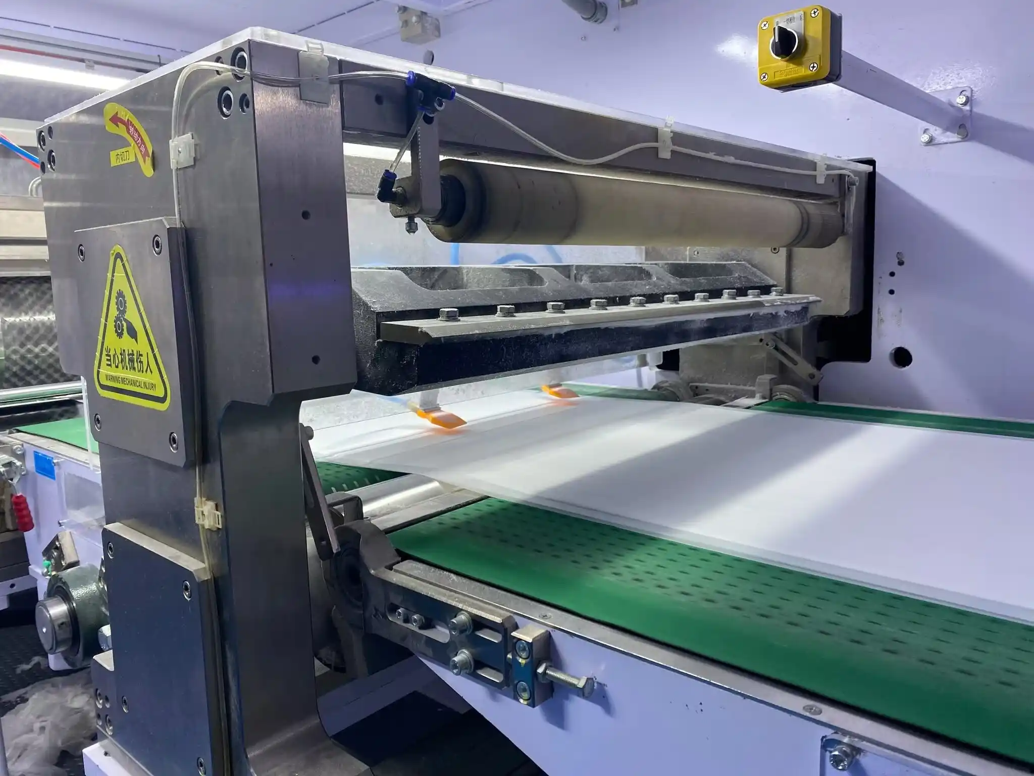 Full servo pet diaper machine factory