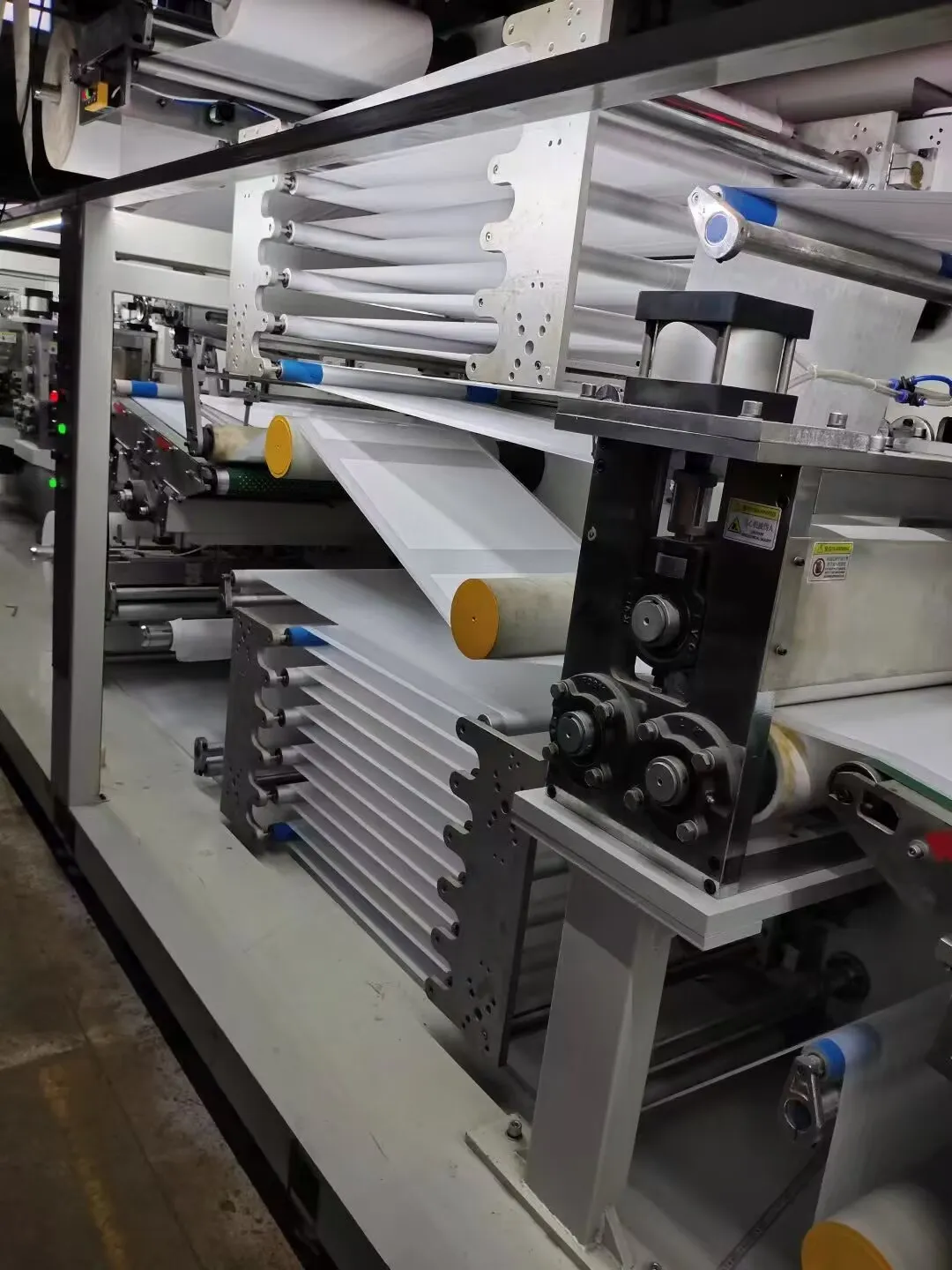 Full servo pet diaper machine factory